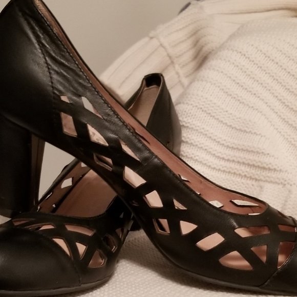 SHOES - Picture 2 of 4